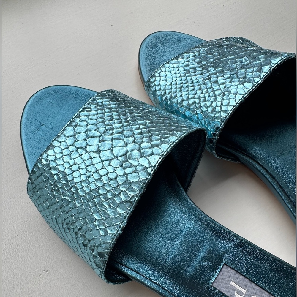 SJP By Sarah Jessica Parker NEW WITH TAGS Blue Metal Slides EU 37, US 7